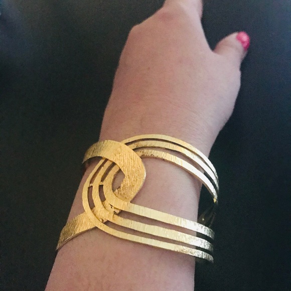 Cuff - Picture 2 of 9